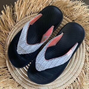 HEY DUDE Women’s Meg Waves Black Flip Flop Thong Sandals Size 6